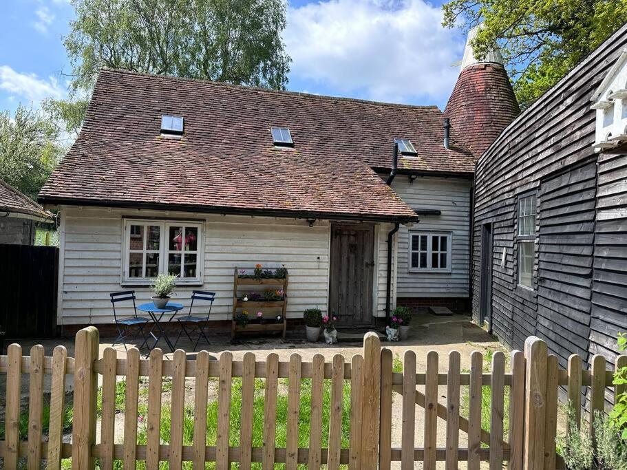 Beautiful 2 Bed Oast - 15 Acre Farm - Tunbridge Wells 빌라 외부 사진